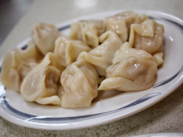 盛東餃子館：【食記】台中盛東餃子館.麵食小吃@東勢綠色走廊 : 橫街老字號,皮薄餡豐的日式風餃子