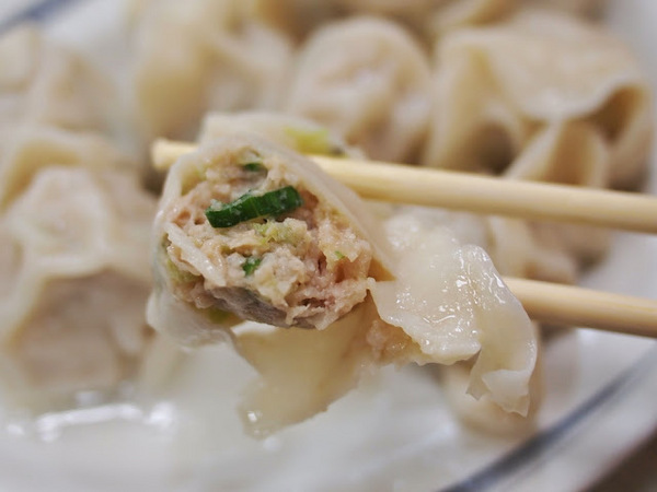盛東餃子館：【食記】台中盛東餃子館.麵食小吃@東勢綠色走廊 : 橫街老字號,皮薄餡豐的日式風餃子