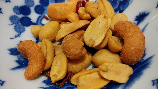 萬歲牌堅果系列：＊試吃！萬歲牌麻辣雙果，每天適量堅果有助身體健康＊