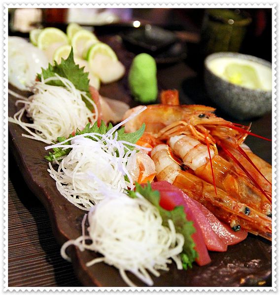 請客居酒屋,帝王蟹海鮮鍋,豪華生魚片拼盤,鹽烤鮭魚炒飯,明太子生蠔,酒蒸喜知次 ,