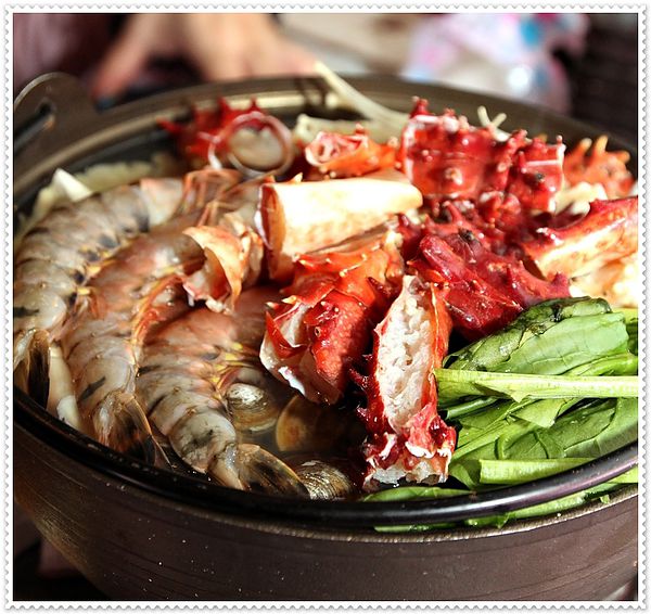 請客居酒屋,帝王蟹海鮮鍋,豪華生魚片拼盤,鹽烤鮭魚炒飯,明太子生蠔,酒蒸喜知次 ,