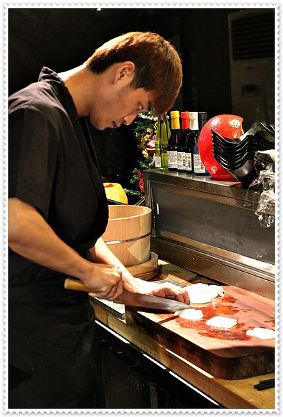 請客居酒屋,帝王蟹海鮮鍋,豪華生魚片拼盤,鹽烤鮭魚炒飯,明太子生蠔,酒蒸喜知次 ,