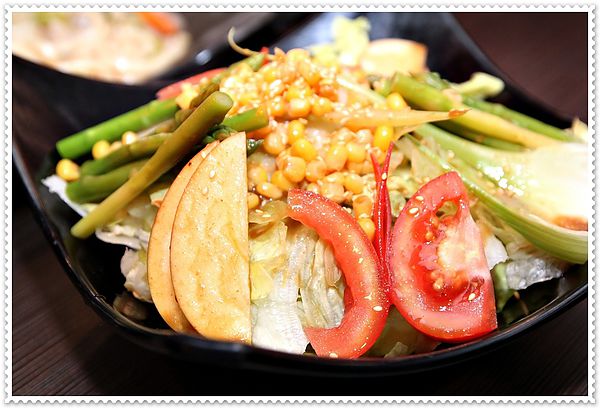 請客居酒屋,帝王蟹海鮮鍋,豪華生魚片拼盤,鹽烤鮭魚炒飯,明太子生蠔,酒蒸喜知次 ,