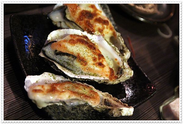 請客居酒屋,帝王蟹海鮮鍋,豪華生魚片拼盤,鹽烤鮭魚炒飯,明太子生蠔,酒蒸喜知次 ,