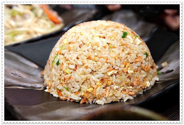 請客居酒屋,帝王蟹海鮮鍋,豪華生魚片拼盤,鹽烤鮭魚炒飯,明太子生蠔,酒蒸喜知次 ,