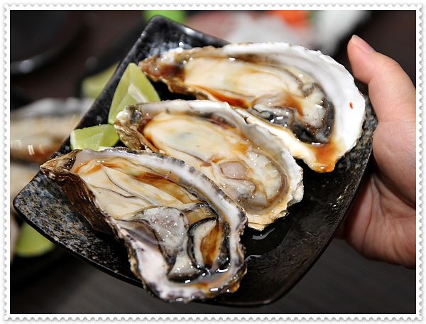 請客居酒屋,帝王蟹海鮮鍋,豪華生魚片拼盤,鹽烤鮭魚炒飯,明太子生蠔,酒蒸喜知次 ,