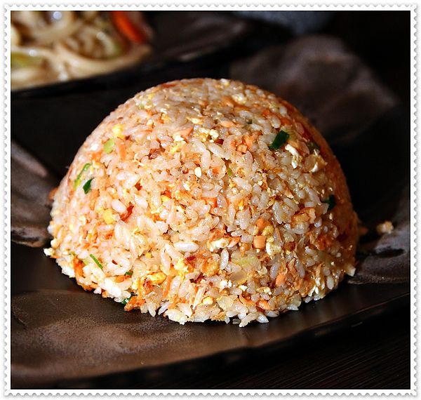 請客居酒屋,帝王蟹海鮮鍋,豪華生魚片拼盤,鹽烤鮭魚炒飯,明太子生蠔,酒蒸喜知次 ,