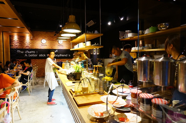 Churro'K 啾拿棒專賣店：【台北．捷運忠孝敦化站】Churro'K 啾拿棒專賣店