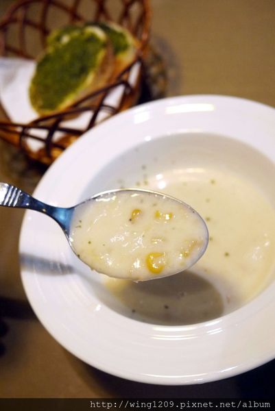 岩磨坊：【板橋美食】岩磨坊。用心料理的美味手工披薩＆義大利麵體驗