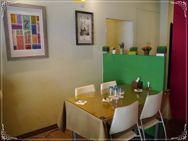 岩磨坊：【板橋】岩磨坊－黃金鮮蔬披薩VS納粹萬歲麵 (板橋美食)