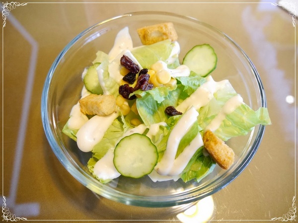 岩磨坊：【板橋】岩磨坊－黃金鮮蔬披薩VS納粹萬歲麵 (板橋美食)