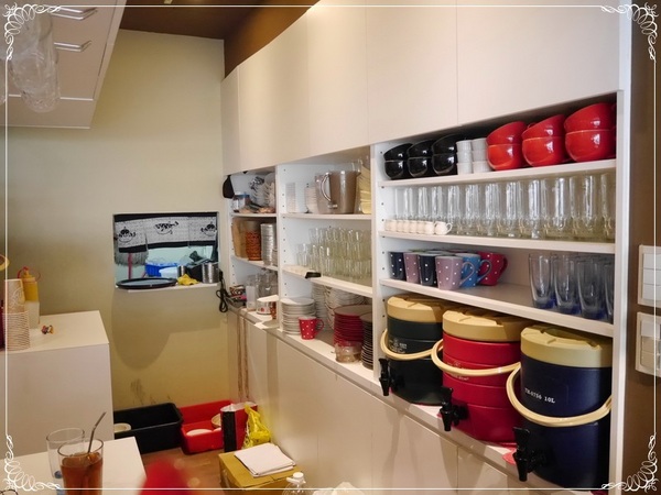 岩磨坊：【板橋】岩磨坊－黃金鮮蔬披薩VS納粹萬歲麵 (板橋美食)