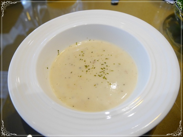 岩磨坊：【板橋】岩磨坊－黃金鮮蔬披薩VS納粹萬歲麵 (板橋美食)