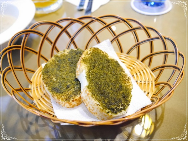 岩磨坊：【板橋】岩磨坊－黃金鮮蔬披薩VS納粹萬歲麵 (板橋美食)