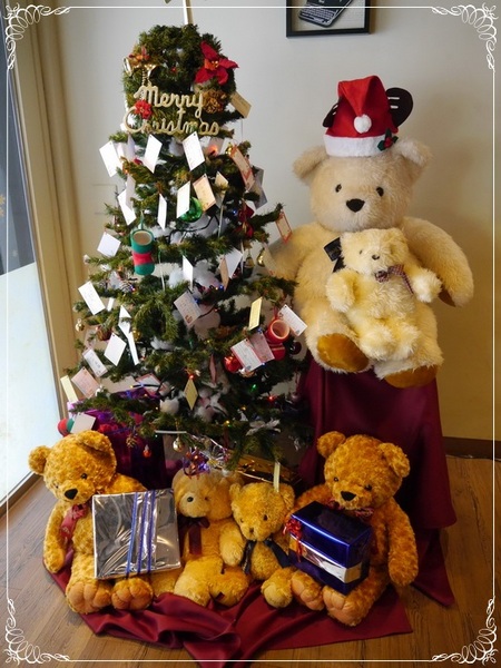 岩磨坊：【板橋】岩磨坊－黃金鮮蔬披薩VS納粹萬歲麵 (板橋美食)