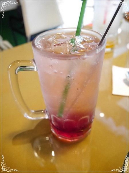 岩磨坊：【板橋】岩磨坊－黃金鮮蔬披薩VS納粹萬歲麵 (板橋美食)