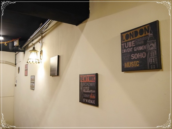 岩磨坊：【板橋】岩磨坊－黃金鮮蔬披薩VS納粹萬歲麵 (板橋美食)