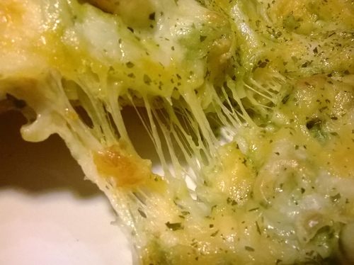 岩磨坊:吃過pasta?吃過pizza?那有沒有吃過pizza+pasta! Pasta pizza就在岩磨坊!