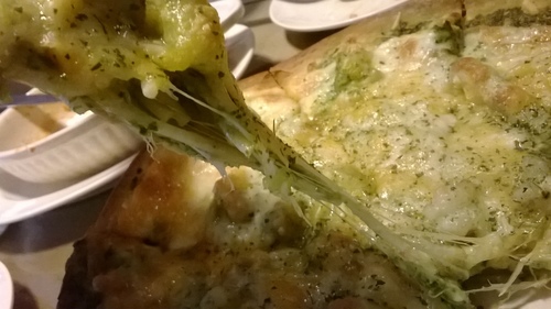 岩磨坊:吃過pasta?吃過pizza?那有沒有吃過pizza+pasta! Pasta pizza就在岩磨坊!