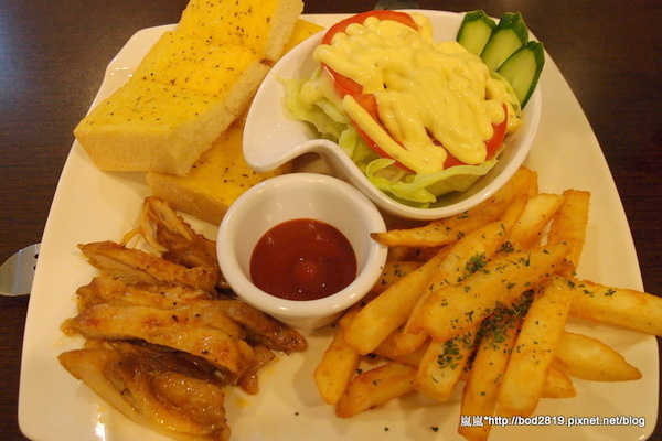 咖啡家COFFEE+:【台中潭子】咖啡家COFFEE+-早午餐CP值很高,鬆餅也只要50元!(也有賣義大利麵喔)