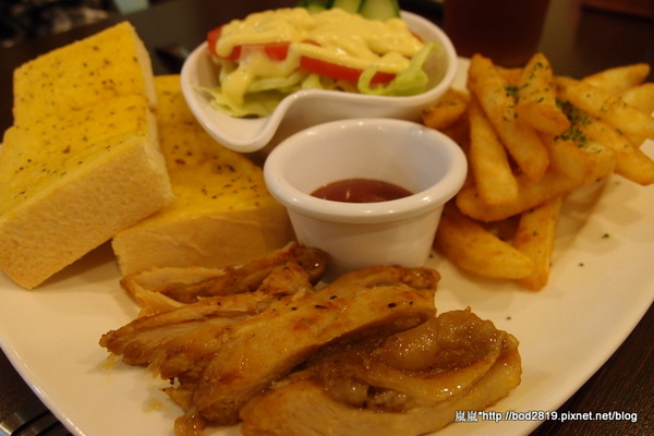 咖啡家COFFEE+:【台中潭子】咖啡家COFFEE+-早午餐CP值很高,鬆餅也只要50元!(也有賣義大利麵喔)