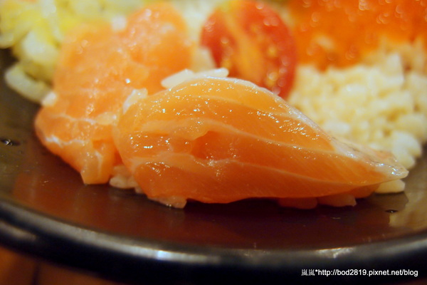 御之饌日式料理(家樂福桂林店4樓):【台北萬華】御之饌日式料理-鮭魚丼飯新鮮美味,雙拼丼牛肉鮮嫩可口,但食量大可能吃不飽(家樂福桂林店4樓)