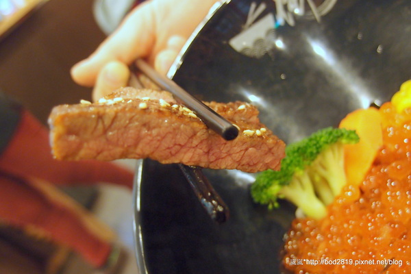 御之饌日式料理(家樂福桂林店4樓):【台北萬華】御之饌日式料理-鮭魚丼飯新鮮美味,雙拼丼牛肉鮮嫩可口,但食量大可能吃不飽(家樂福桂林店4樓)