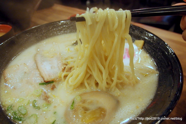 御之饌日式料理(家樂福桂林店4樓):【台北萬華】御之饌日式料理-鮭魚丼飯新鮮美味,雙拼丼牛肉鮮嫩可口,但食量大可能吃不飽(家樂福桂林店4樓)