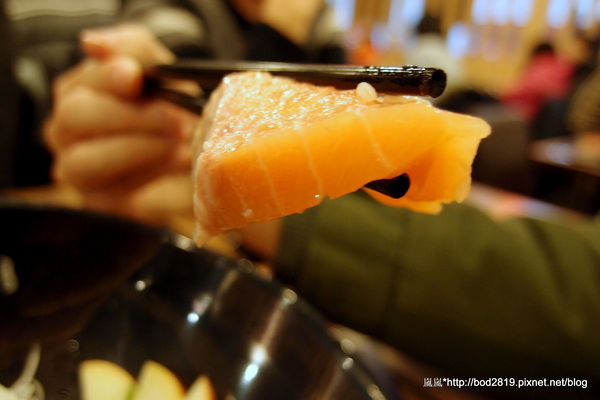 御之饌日式料理(家樂福桂林店4樓):【台北萬華】御之饌日式料理-鮭魚丼飯新鮮美味,雙拼丼牛肉鮮嫩可口,但食量大可能吃不飽(家樂福桂林店4樓)