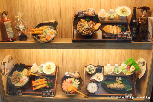 御之饌日式料理(家樂福桂林店4樓):【台北萬華】御之饌日式料理-鮭魚丼飯新鮮美味,雙拼丼牛肉鮮嫩可口,但食量大可能吃不飽(家樂福桂林店4樓)