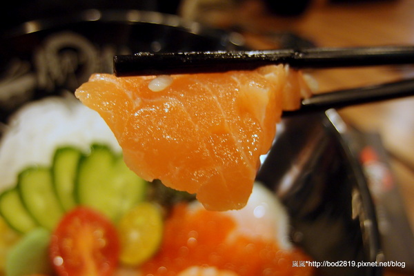 御之饌日式料理(家樂福桂林店4樓):【台北萬華】御之饌日式料理-鮭魚丼飯新鮮美味,雙拼丼牛肉鮮嫩可口,但食量大可能吃不飽(家樂福桂林店4樓)