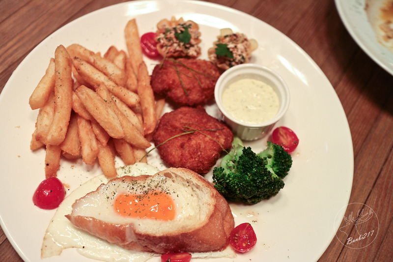 Banbi217 美食旅遊: 她他小曼谷 Thai Cafe Together,泰式下午茶、泰式早午餐、泰式義大利麵、泰國菜、泰式料理、蝦餅、咖哩(捷運六張犁站,台北大安區)