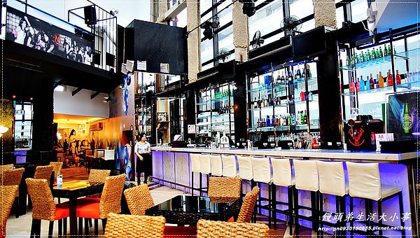 Roof M Cafe：【食記/台北市】玻璃屋～讓你有接近天空的機會♪♪Roof M Cafe♪♪