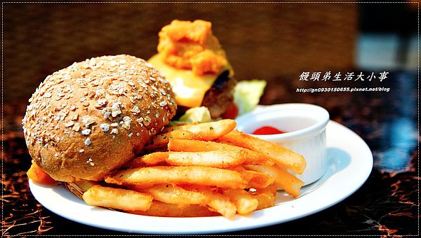 Roof M Cafe：【食記/台北市】玻璃屋～讓你有接近天空的機會♪♪Roof M Cafe♪♪