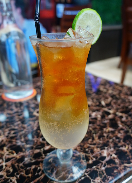 Roof M Cafe:【台北.信義安和站】Roof M Cafe-無敵採光。氣氛超棒