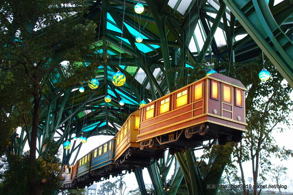 幾米 飛天火車 星空號:【宜蘭市】幾米飛天火車星空號-超可愛的飛天火車!夜晚更是美!