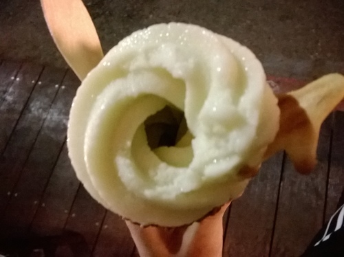 鬲离-霜淇淋馬車：一條路上竟有兩家我夢寐以求的水果霜淇淋----鬲离霜淇淋馬車