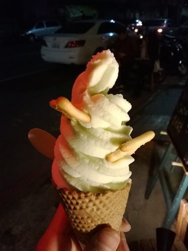 鬲离-霜淇淋馬車：一條路上竟有兩家我夢寐以求的水果霜淇淋----鬲离霜淇淋馬車