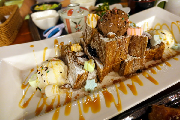 星月之星景觀餐廳:(胖樺食記)台中后里「星月大地-星月之星景觀山聽」,無敵夜景服務週到/下午茶/包場/露營/南洋風/麗寶樂園/蜜糖土司