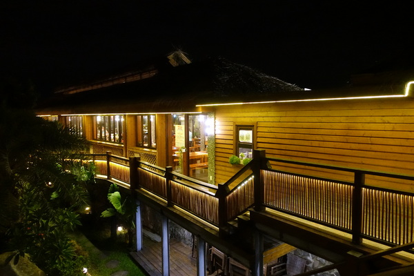 星月之星景觀餐廳:(胖樺食記)台中后里「星月大地-星月之星景觀山聽」,無敵夜景服務週到/下午茶/包場/露營/南洋風/麗寶樂園/蜜糖土司