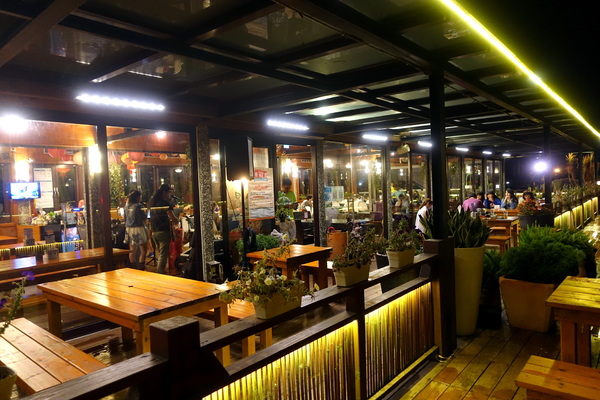 星月之星景觀餐廳:(胖樺食記)台中后里「星月大地-星月之星景觀山聽」,無敵夜景服務週到/下午茶/包場/露營/南洋風/麗寶樂園/蜜糖土司