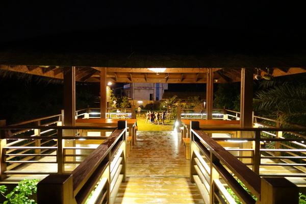 星月之星景觀餐廳:(胖樺食記)台中后里「星月大地-星月之星景觀山聽」,無敵夜景服務週到/下午茶/包場/露營/南洋風/麗寶樂園/蜜糖土司