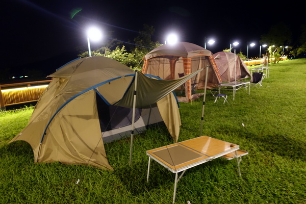 星月之星景觀餐廳:(胖樺食記)台中后里「星月大地-星月之星景觀山聽」,無敵夜景服務週到/下午茶/包場/露營/南洋風/麗寶樂園/蜜糖土司