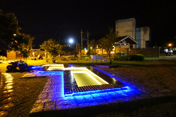 星月之星景觀餐廳:(胖樺食記)台中后里「星月大地-星月之星景觀山聽」,無敵夜景服務週到/下午茶/包場/露營/南洋風/麗寶樂園/蜜糖土司