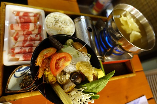 星月之星景觀餐廳:(胖樺食記)台中后里「星月大地-星月之星景觀山聽」,無敵夜景服務週到/下午茶/包場/露營/南洋風/麗寶樂園/蜜糖土司