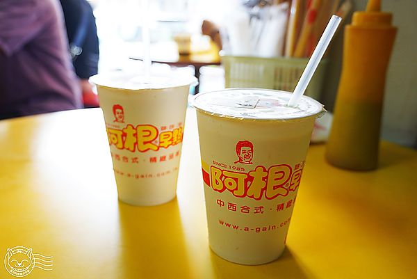 阿根早餐(美村店)：※ 阿根早餐總店 ※【星羽愛美食-台中】超平價活力滿滿早餐店，脆皮蛋餅外皮酥脆料多到爆出來~