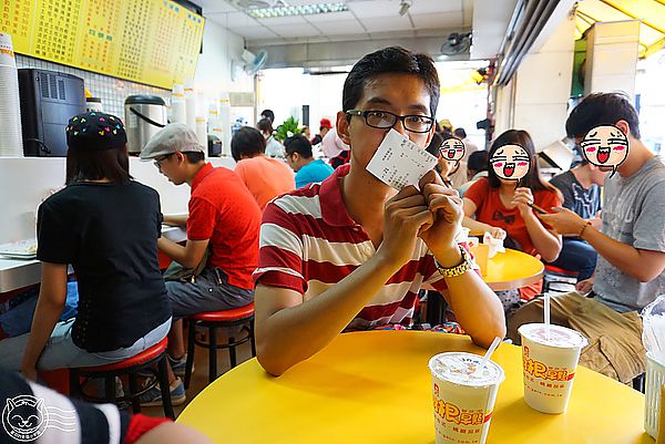 阿根早餐(美村店)：※ 阿根早餐總店 ※【星羽愛美食-台中】超平價活力滿滿早餐店，脆皮蛋餅外皮酥脆料多到爆出來~