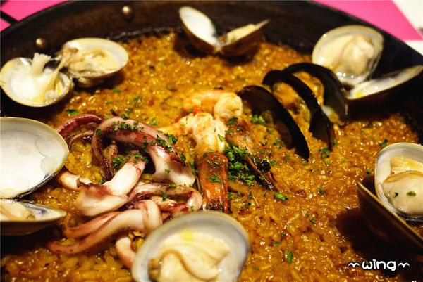 VIVO 光癮時尚餐飲：［台北東區］潮流亮點餐廳。【VIVO 光癮時尚餐飲】TAPAS/西班牙海鮮燉飯/Gelato冰淇淋/酒品體驗(捷運忠孝復興/忠孝敦化站美食)