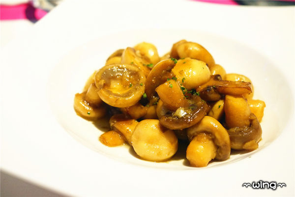 VIVO 光癮時尚餐飲：［台北東區］潮流亮點餐廳。【VIVO 光癮時尚餐飲】TAPAS/西班牙海鮮燉飯/Gelato冰淇淋/酒品體驗(捷運忠孝復興/忠孝敦化站美食)