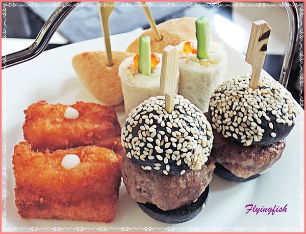 bar & restaurant a3：✜ 貴婦百貨親民價格滴三層架美味下午茶 －「bar&restaurant a3」❤～